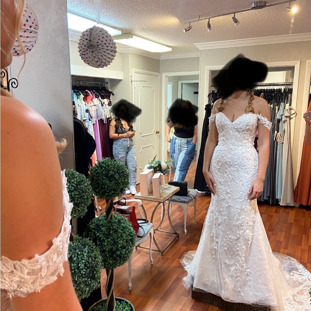 Maggie Sottero White Lace Wedding Dress - Picture 11 of 14
